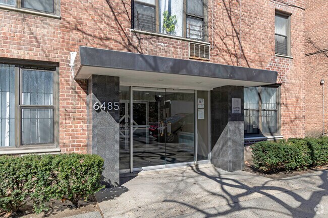 Entrada - 6485 Broadway
