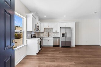 Building Photo - 2005 Sealy Ave