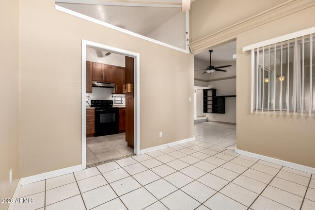 Building Photo - 911 S Hacienda Dr