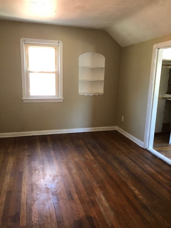 Building Photo - SECTION 8 WELCOME – Cozy & Updated 3-Bedroom!