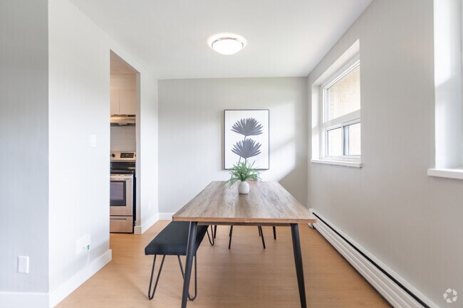 1 chambre, 1 salle de bain - 690 pi2 - Salle à manger - Donway