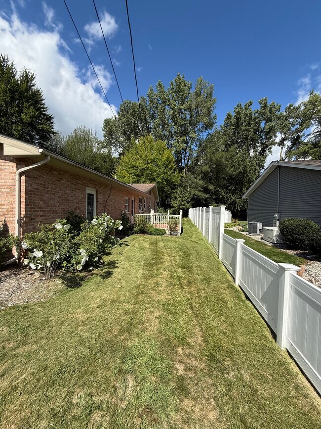 Foto del edificio - 8903 Highland Dr