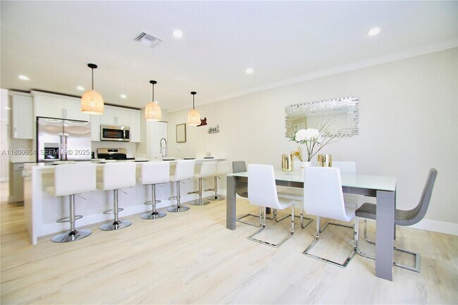 Foto del edificio - 244 NW 6th Ave