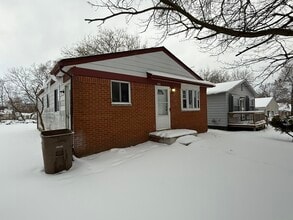 Building Photo - 596 Bloomfield Ave