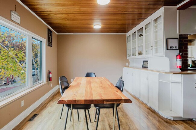 Building Photo - 1383 Muskoka District Road 169