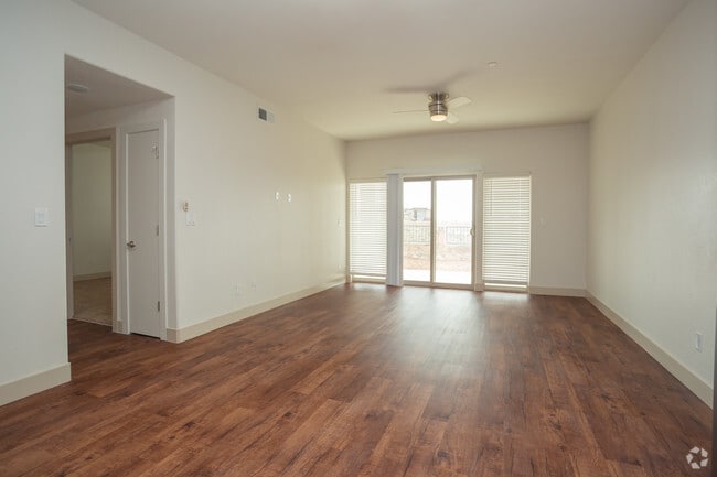 2BR, 2BA - 1,150 SF - Sanctuary At Shasta- Luxury Apartments