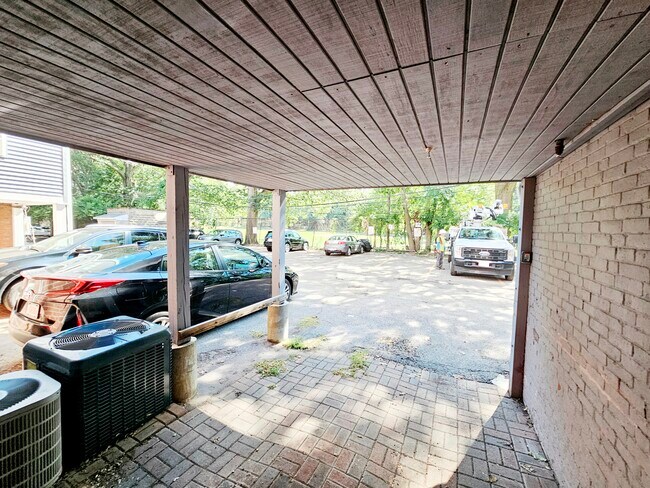 Building Photo - 1803 Beacon St