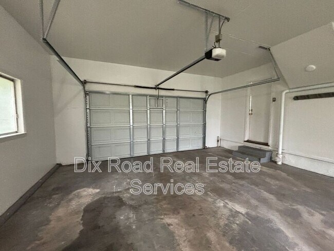 Foto del edificio - 1739 Embury Park Rd