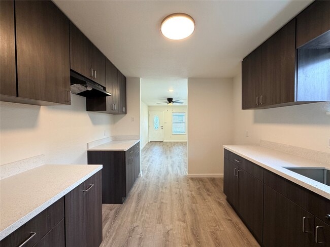 Foto del edificio - 5130 Engleford St