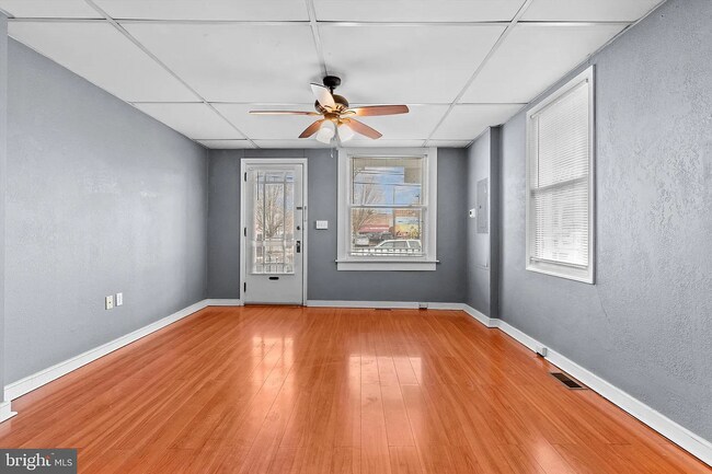 apto 1 - sala de estar - 1336 Susquehanna St