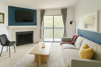 Building Photo - 1040 Clayton Ln