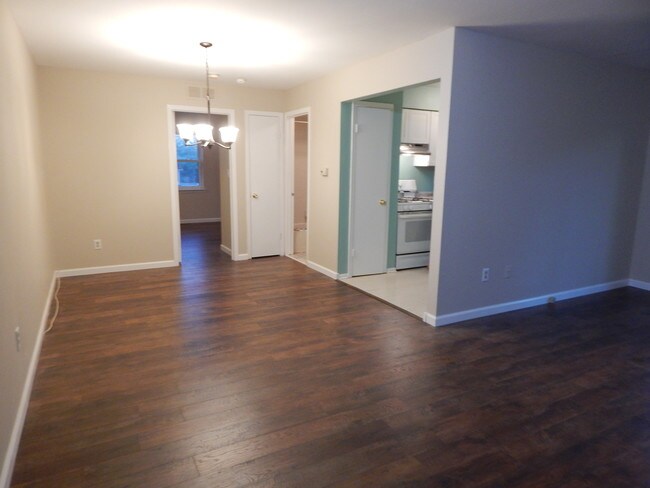 recientemente restaurado - 1103 Normandy Ct
