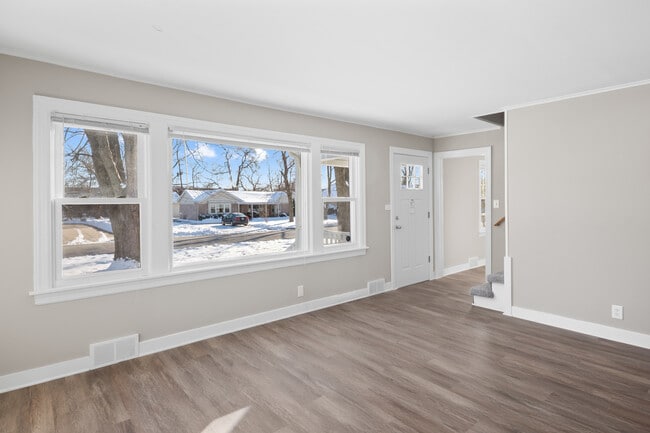 Building Photo - 5604 S Madison Ave