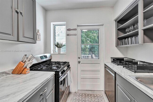 Foto del edificio - 2 br, 2 bath House - 9950 E Bay Harbor Dr ...