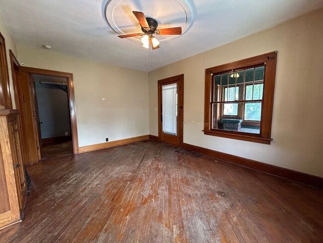 Building Photo - $1,800 | 3 Bedroom, 2 Bathroom Multi Floor...