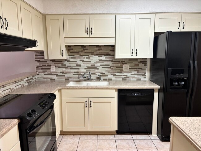 Foto del edificio - 345 Woodham Ct