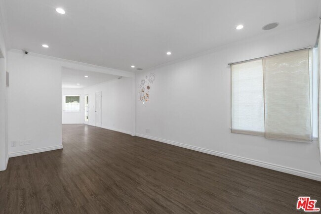 Foto del edificio - 18102 Valley Vista Blvd
