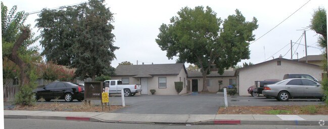 Building Photo - 864 Wayside Dr