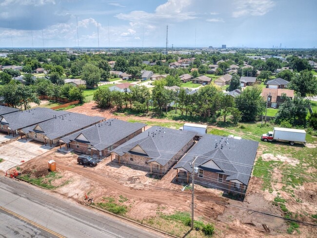 Photo - Stylish & Spacious 3-Bedroom Duplex in North Oklahoma City House