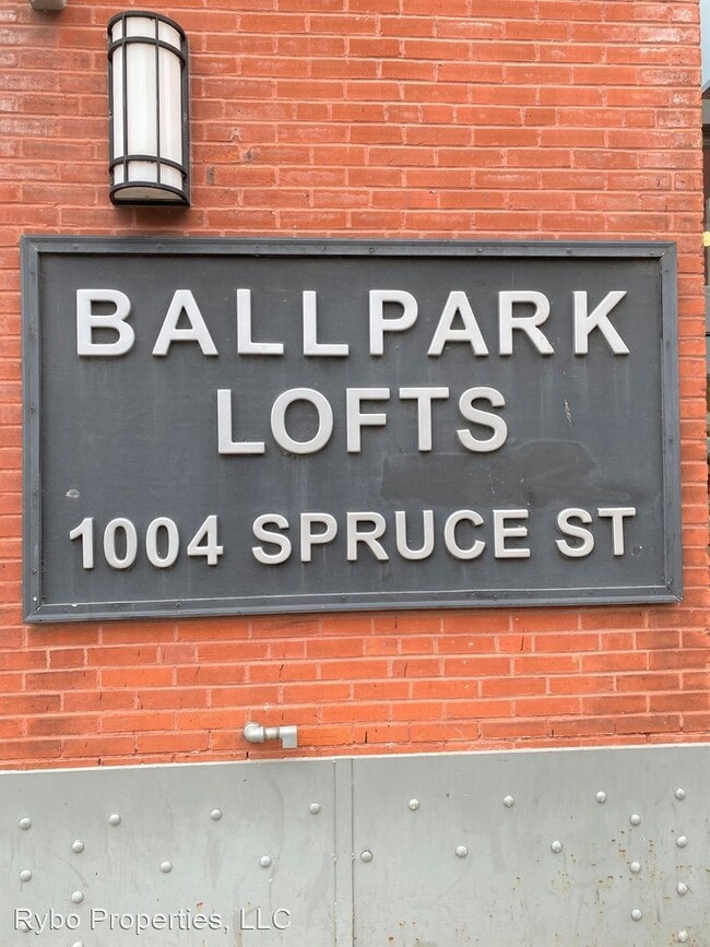 Building Photo - 1 br, 1 bath House - 1004 Spruce St #509