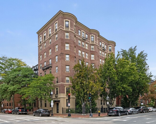 Building Photo - 137 Marlborough St