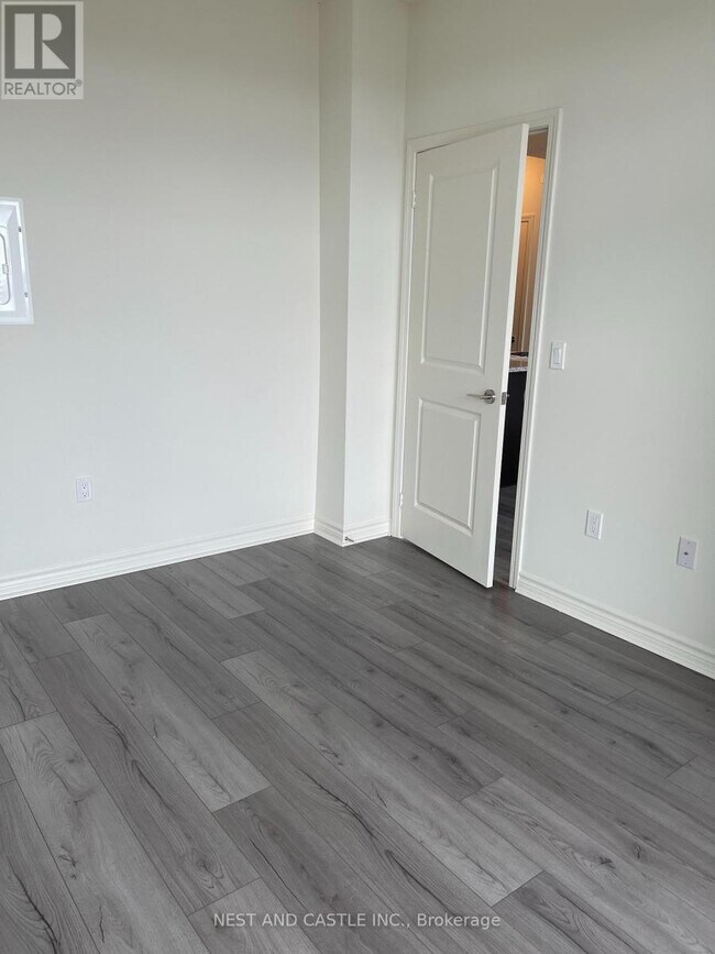 Photo du bâtiment - 349-349 Rathburn Rd W