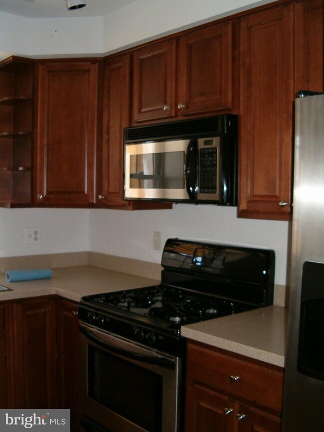 Building Photo - 41 E Randall St