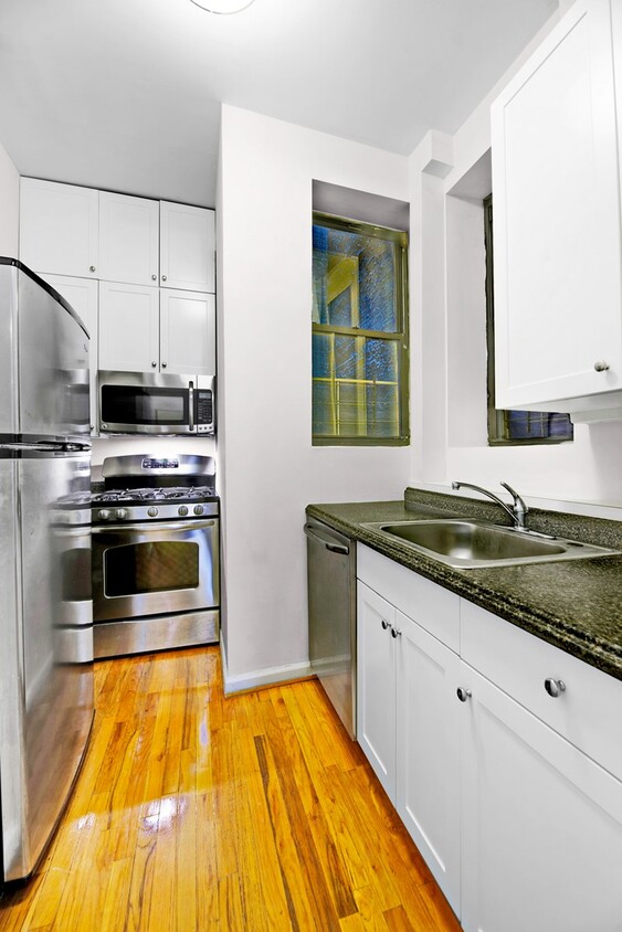 Primary Photo - 358 W 45th St