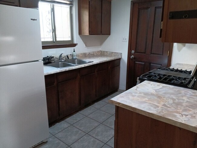 Foto del edificio - 3 Bedroom, 2 Bathroom Home! Schedule a Showing!