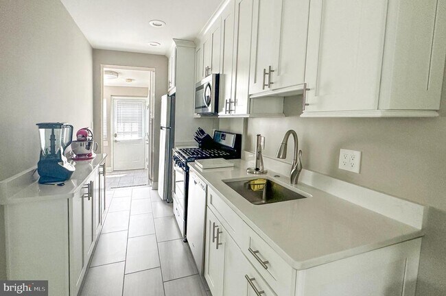 Foto del edificio - 2215 40th St NW