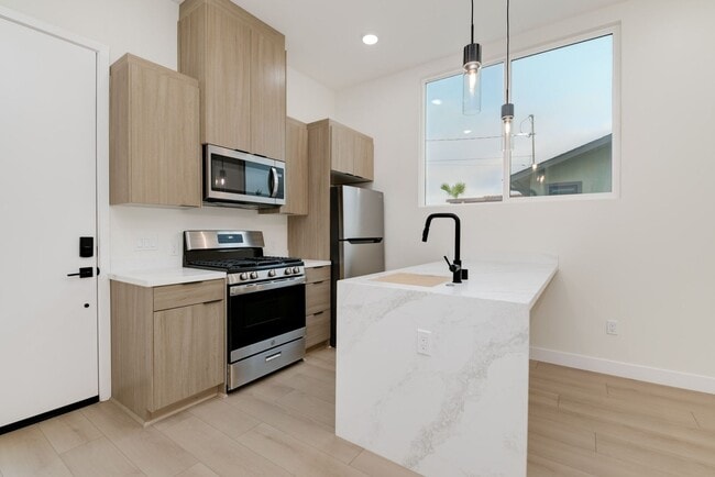 Building Photo - 5142 Los Robles Dr