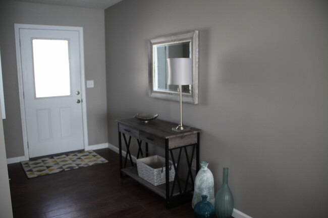 Building Photo - 2614 Colonial Dr