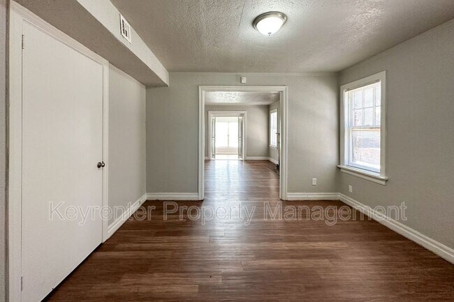 Foto del edificio - 817 East Dr