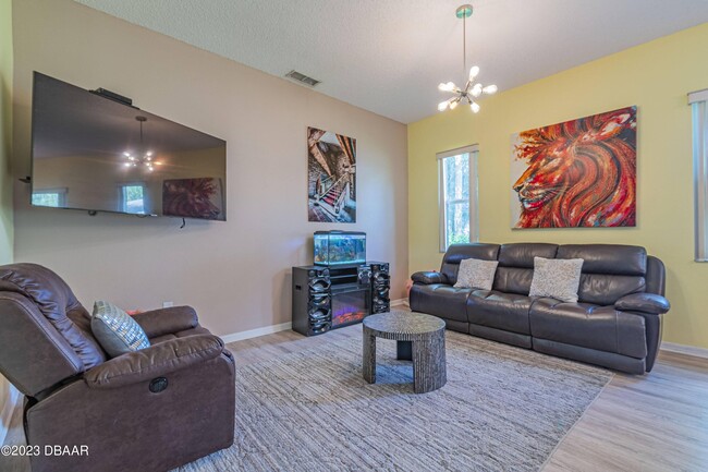 Foto del edificio - 4650 Spruce Creek Rd