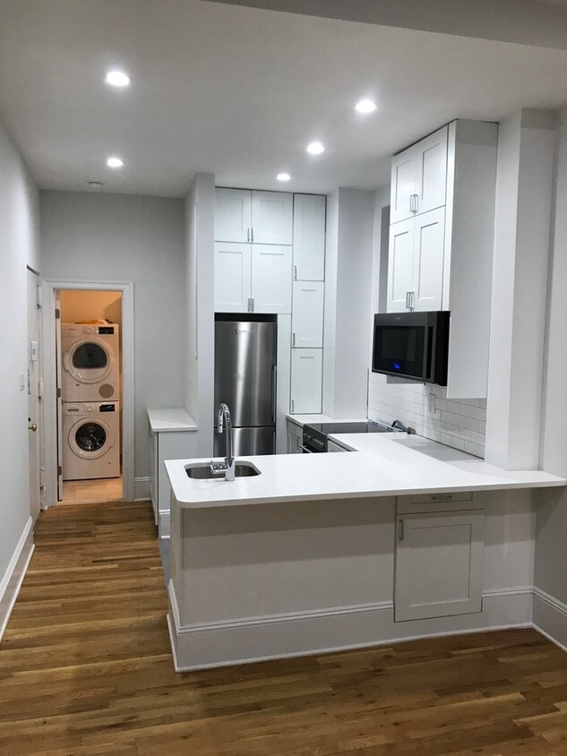 Primary Photo - 204 W 75th St