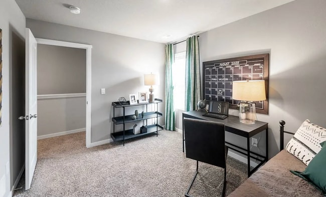 Building Photo - 2569 SE Hawkins Ave