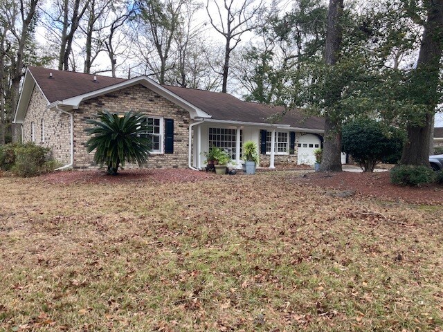 3 Bedroom 2 Bath Home for Rent with 1/3 acre yard in South Pinepoint Subdivision of West Ashley - 1934 Ivy Hall Rd