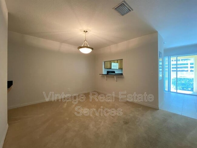 Foto del edificio - 253 Castlekeeper Pl