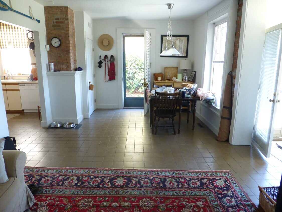 adorable apartment with private entrance - 640 Quinnipiac Ave