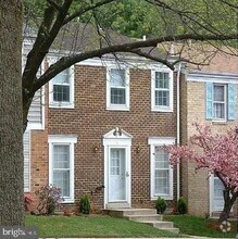 Building Photo - 4 Honey Brook Ln