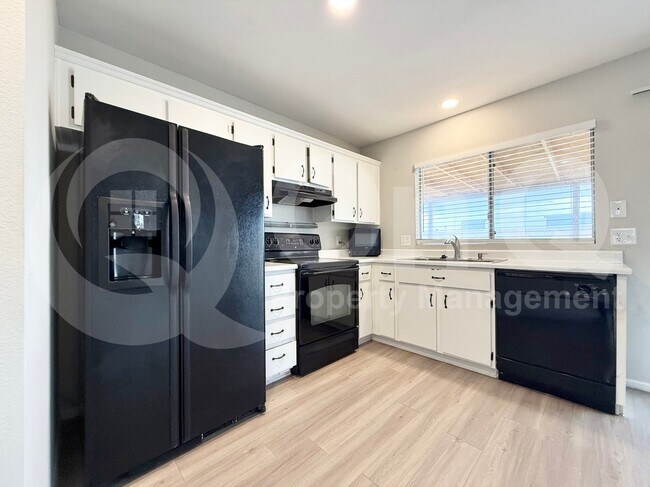 Foto del edificio - 329 N 69th Ave