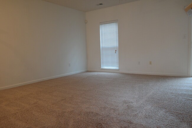 Building Photo - 3BR/2.5BA EOG Townhome in Crain Summit (Gl...