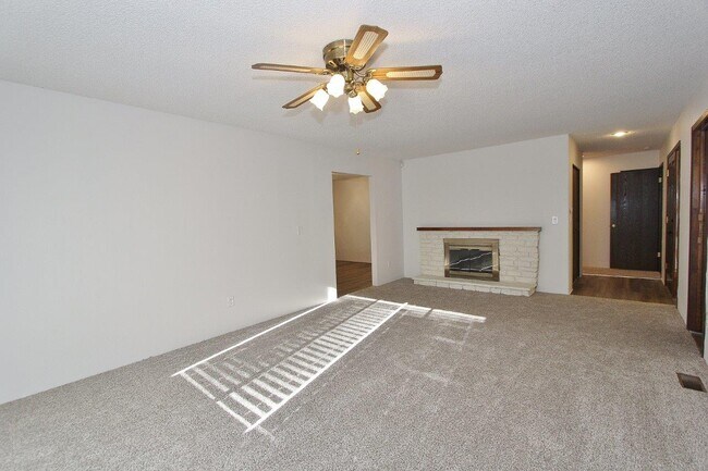 Foto del edificio - 2412 Robert Ave