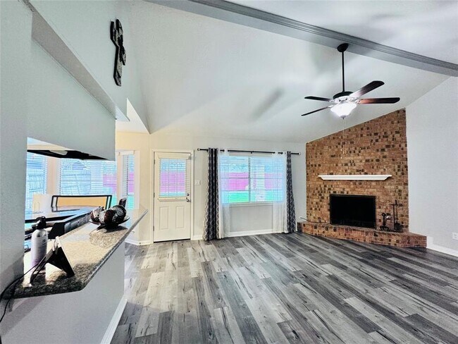 Foto del edificio - 3934 Thistlewood Dr