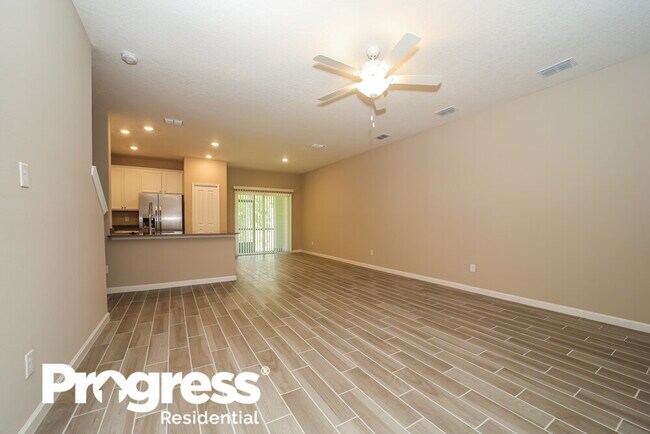 Foto del edificio - 631 Cherry Ridge Dr