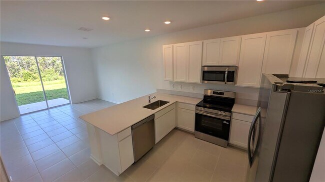 Building Photo - 3094 Chantilly Dr