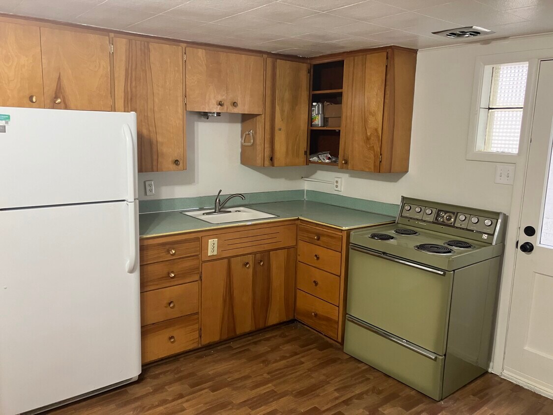 Foto principal - 914 W A St