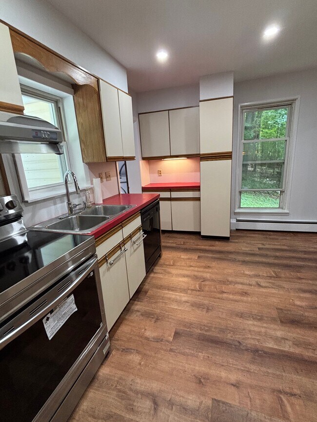 Foto del edificio - 3761 Indian Hill Rd