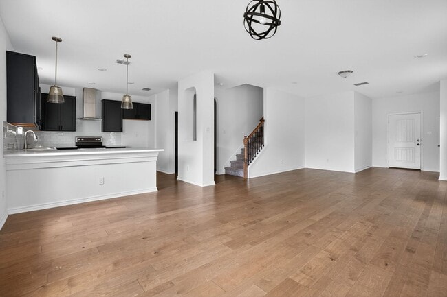 Building Photo - **4 Weeks Free!!** Spacious & Stylish Home...