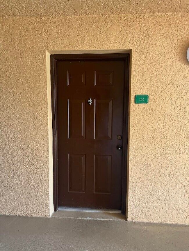 Building Photo - 201 SW Palm Dr